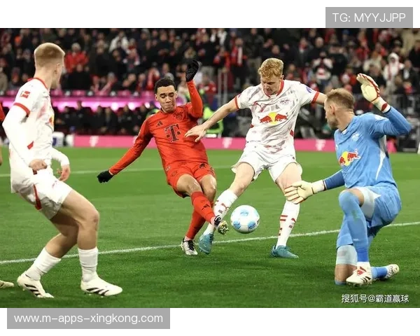 德甲拜仁中场拼抢出彩,前锋接连接应得分