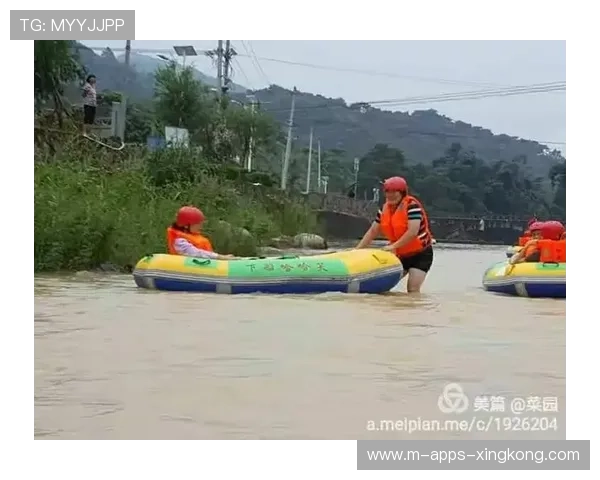 冲浪青年赛选手分享“与浪共舞”训练笔记成教材 冲浪青年赛选手分享“与浪共舞”训练笔记成教材